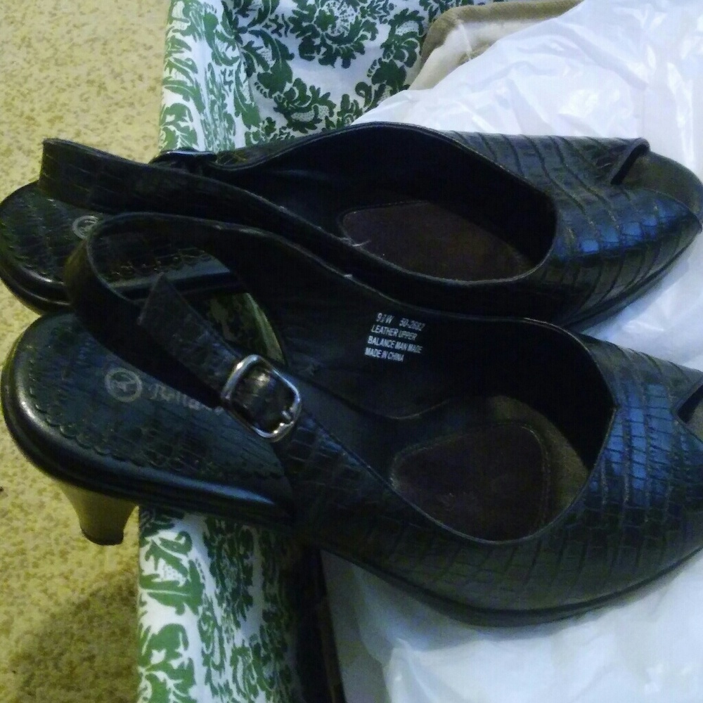 Shoes - Picture 3 of 4